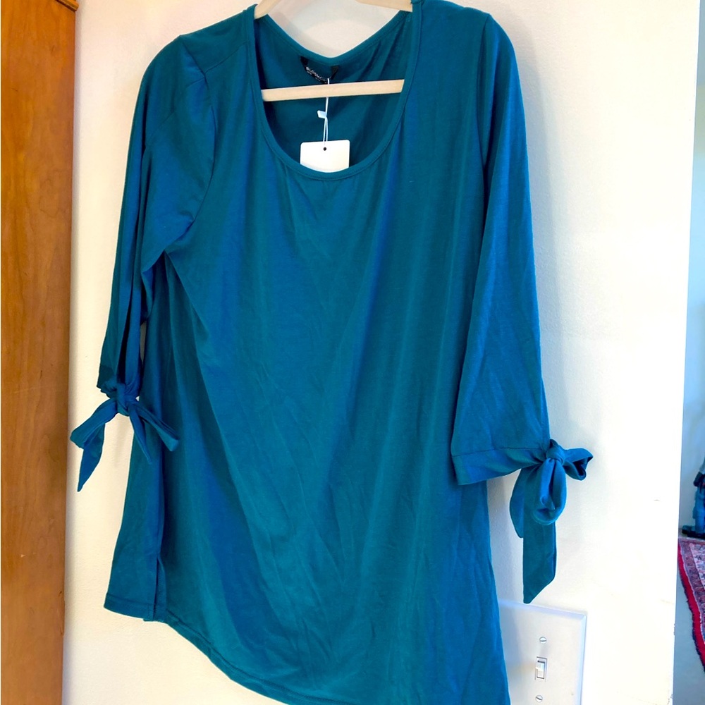 Worn 1x BloomChic “TEALA” split balloon tie sleeve top. Turquoise sz 10 perfect